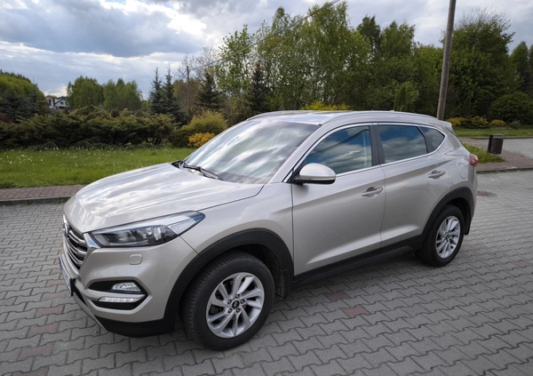 Hyundai Tucson cena 73200 przebieg: 75000, rok produkcji 2017 z Żabno małe 154